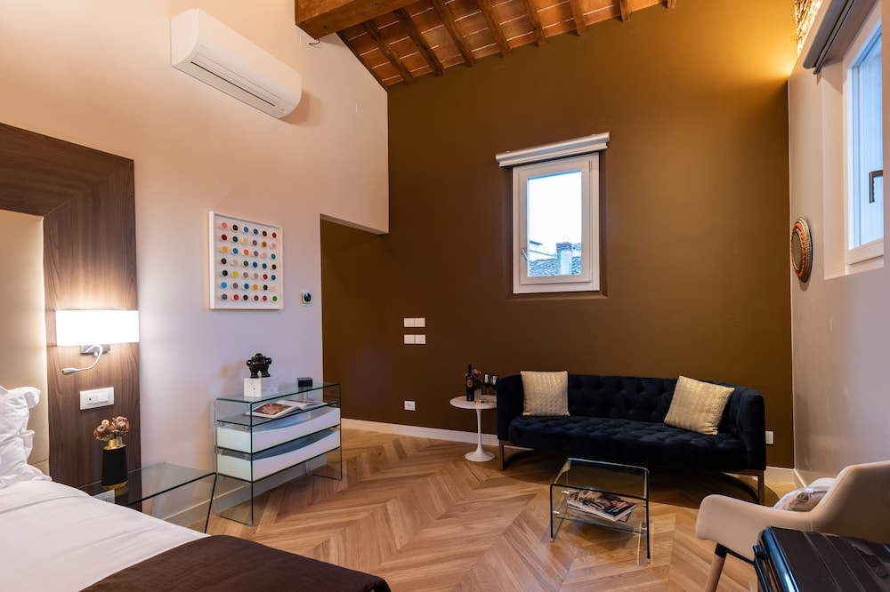 Kairos by Florence Art Apartments 48/74