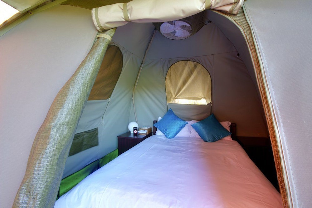 Budget Tents @ Urban Glamping 10/42