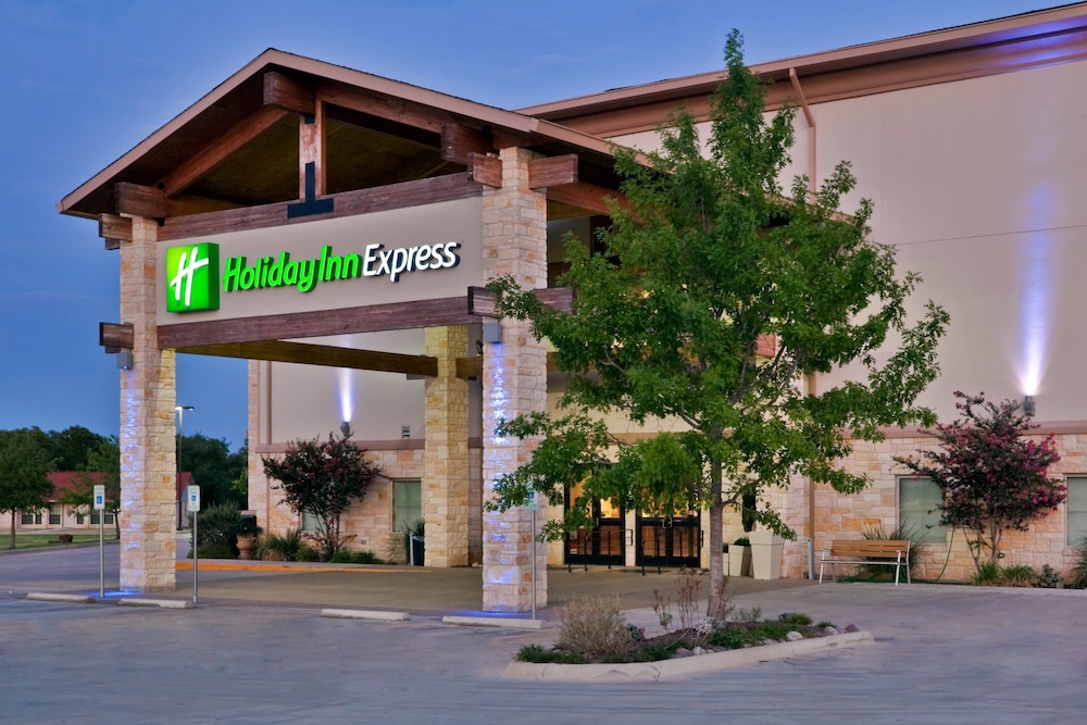 Holiday Inn Express Salado-Belton 7/45
