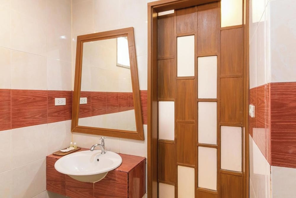 Lotus Hotel Patong 57/59