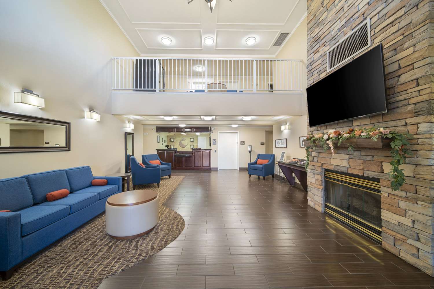 Comfort Suites Red Bluff near I-5 22/34