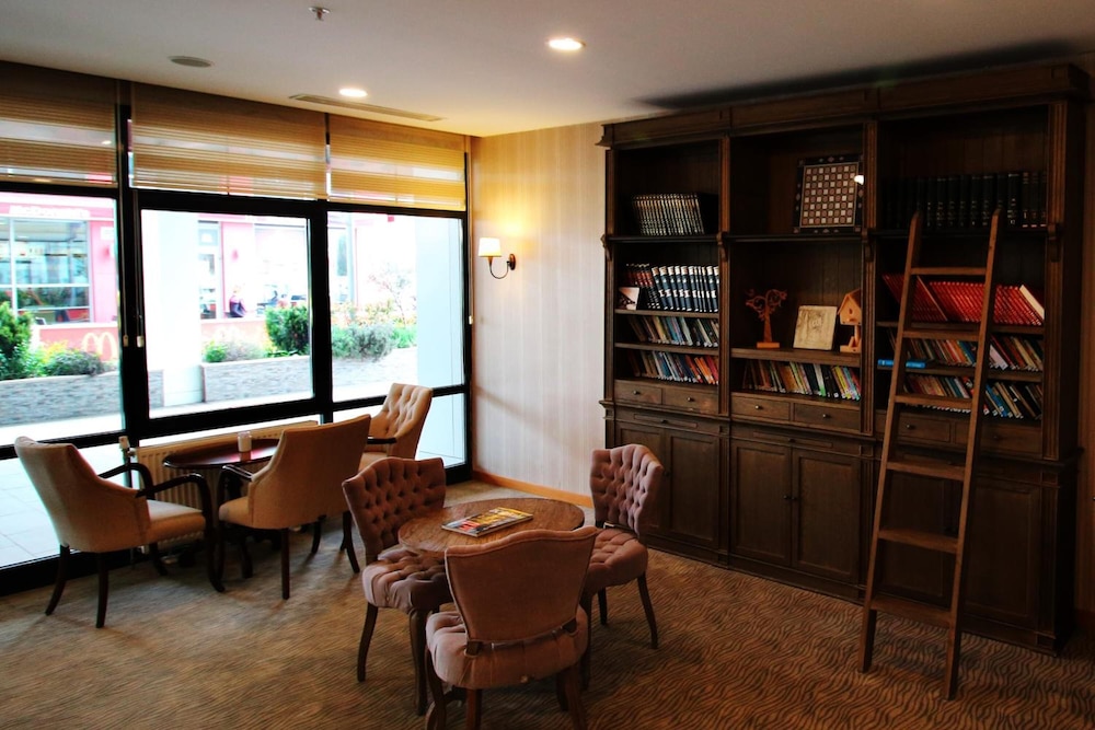 Sarissa Hotel 27/38