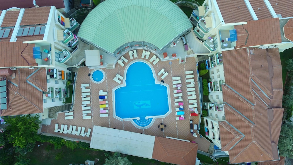 Belcehan Deluxe Hotel 40/50