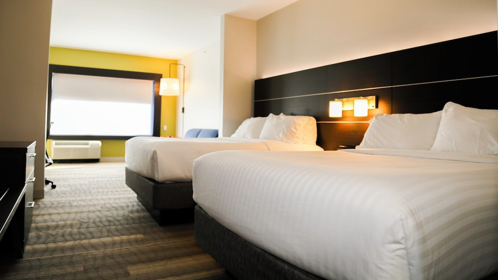Suite, King Bed, Accessible
