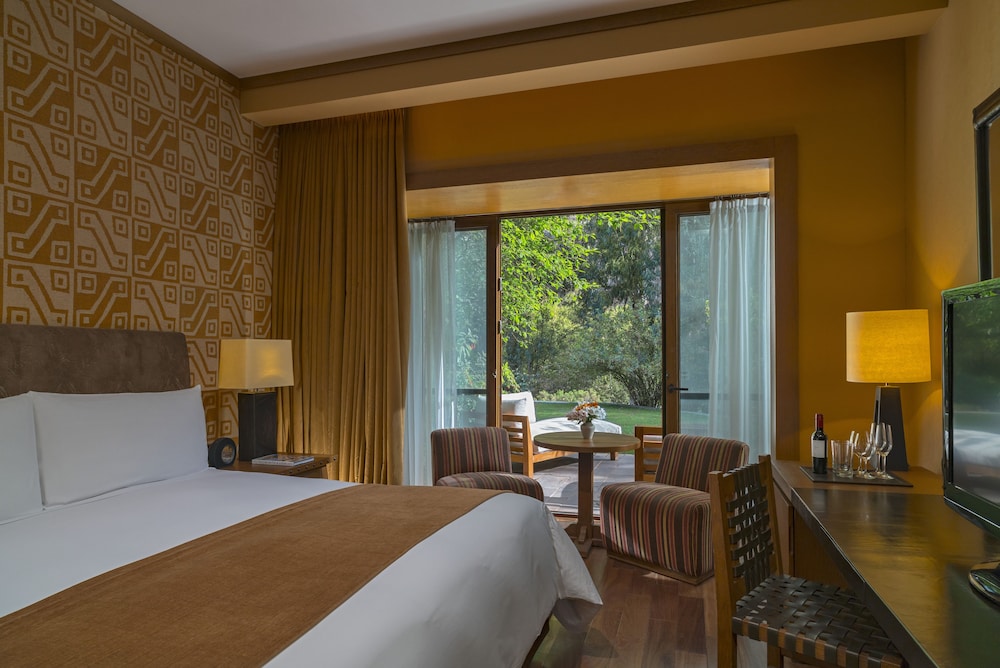Senior, Suite, King Bed