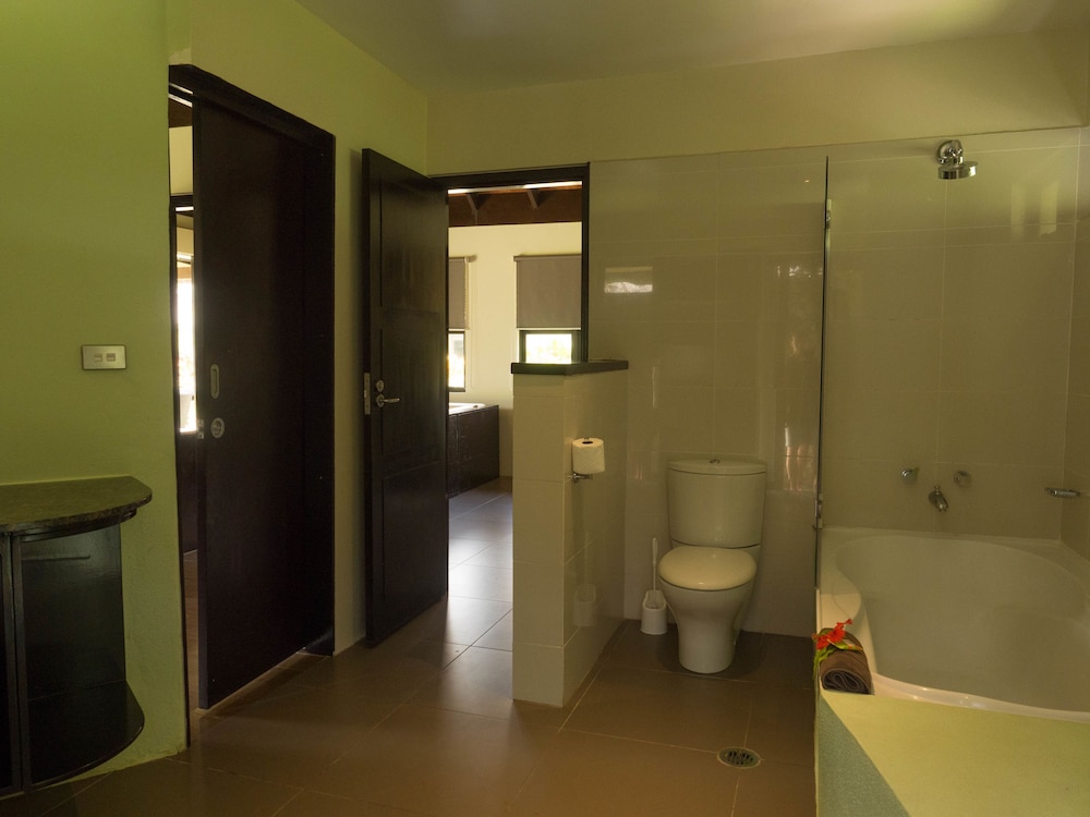 Uprising Beach Resort 24/72