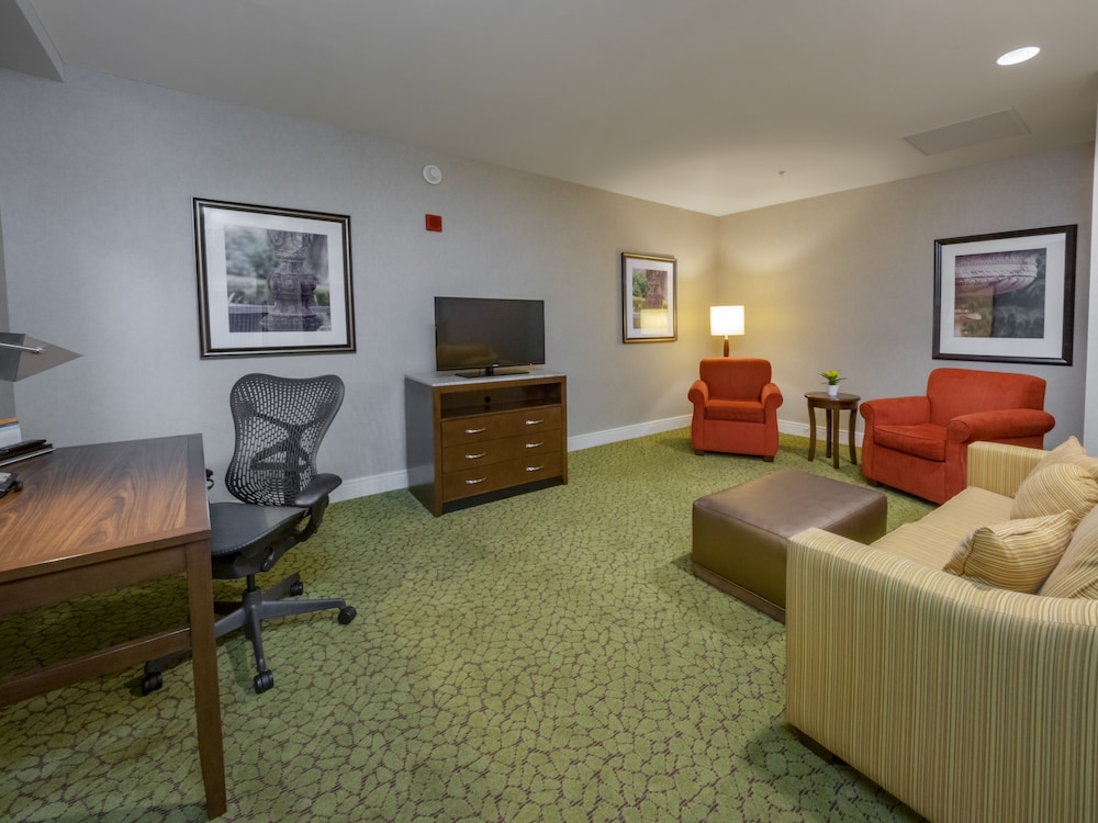 HILTON GARDEN INN BUFFALO DOWNTOWN 32/60