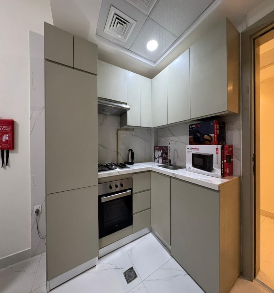 Luxury Apartment with Pool Gym & Free Parking at Equiti Gates Jebel Ali 7/14