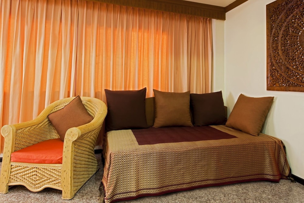 ROYAL PRINCE RESIDENCE 28/50