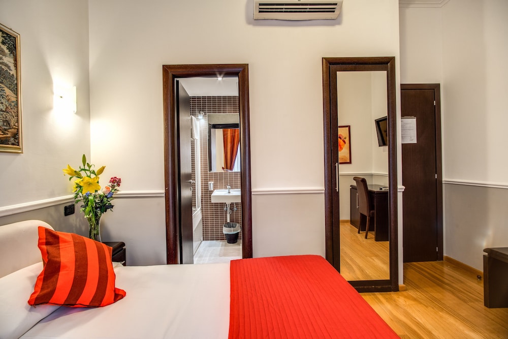 Everest Inn Rome 32/58