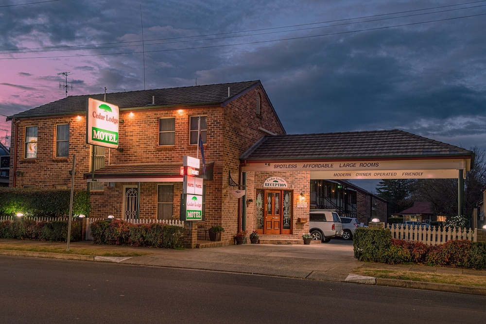 Cedar Lodge Motel 1/49