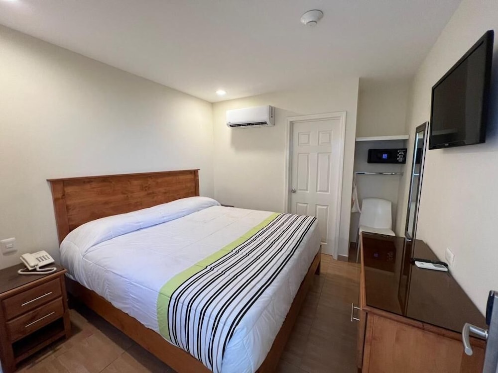 Hotel Baja 4/26
