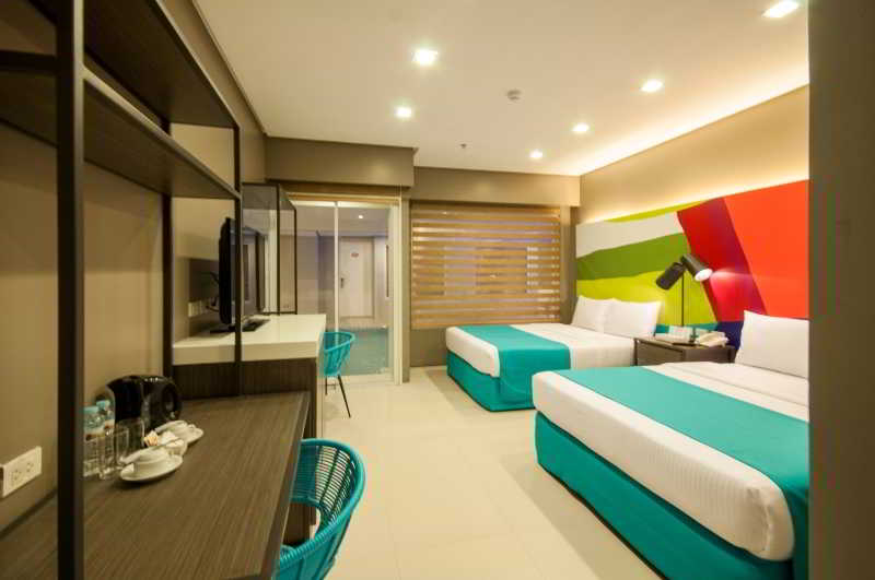 Deluxe Poolside Room