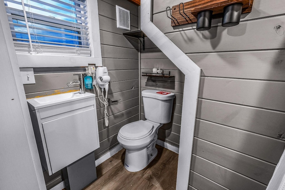 Sojourn Lodging 52/53
