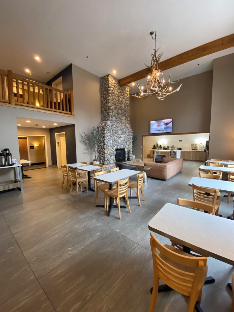 Beachfront Hotel 35/50