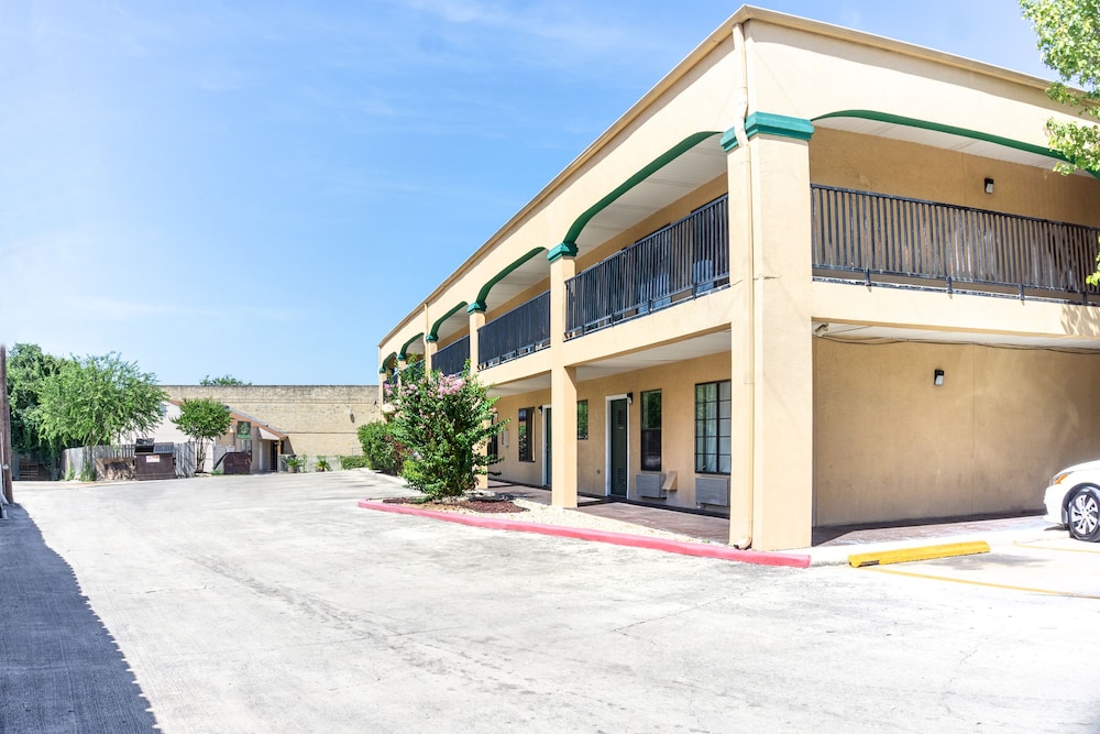 Oyo Inn And Suites Medical Center San Antonio 11/47