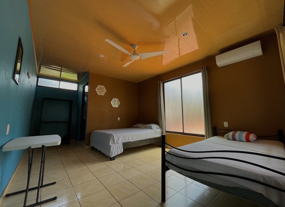 Cabinas El Icaco Tortuguero - Hostel 24/76