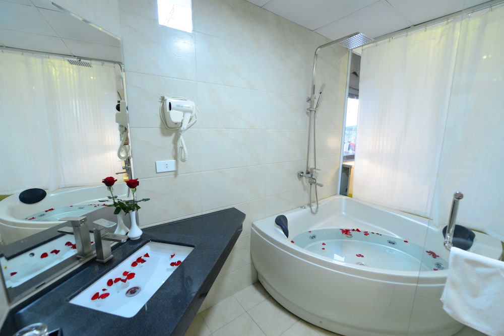 Blue Hanoi Inn Luxury Hotel 25/44