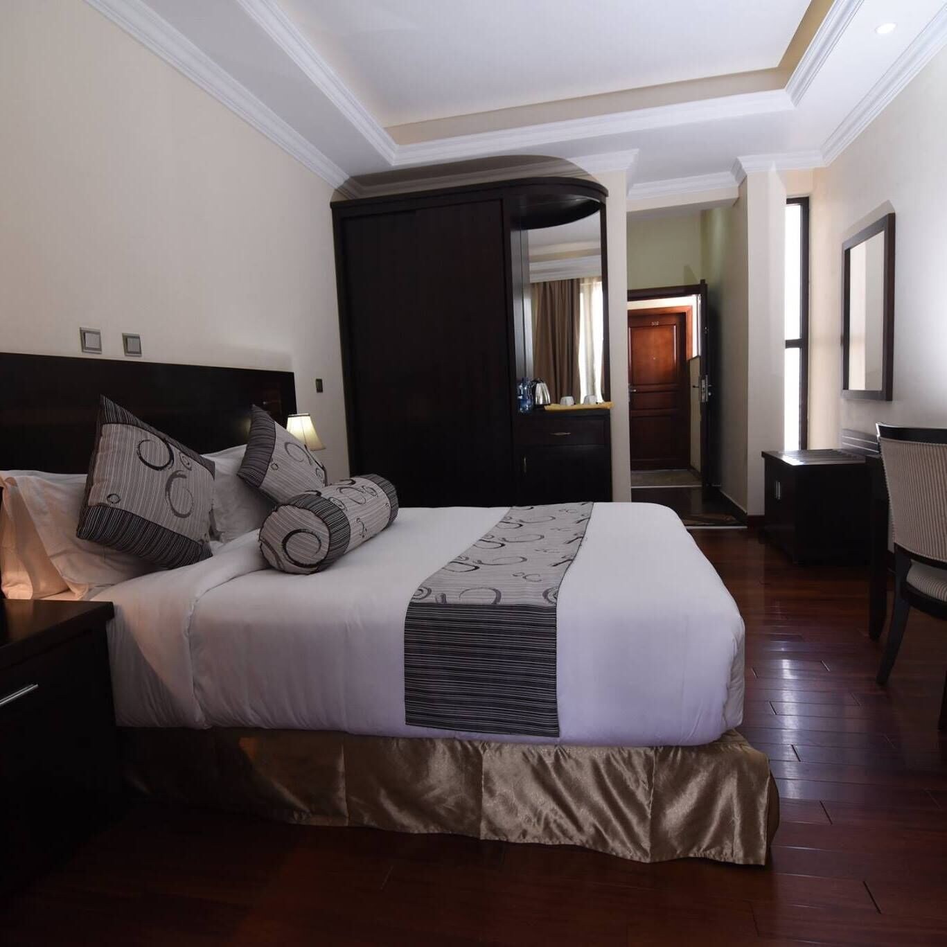 DELUXE, SINGLE, KING BED, CITY VIEW, BALCONY