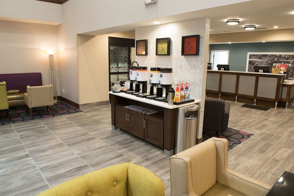 Hampton Inn & Suites Bay City, MI 48/51
