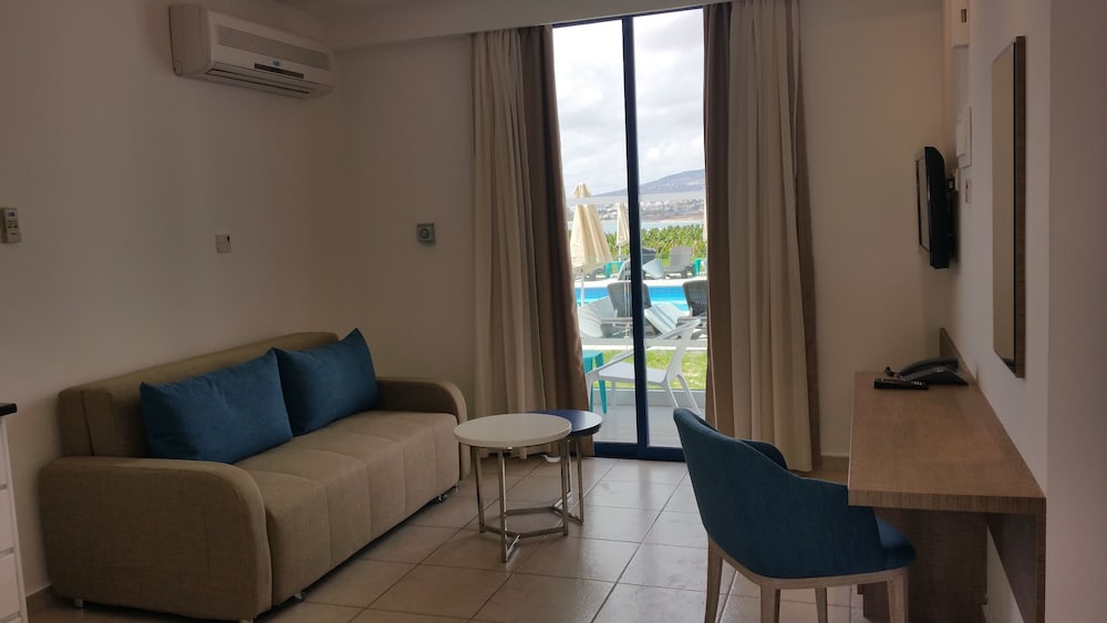 Maricas Boutique Hotel 46/65