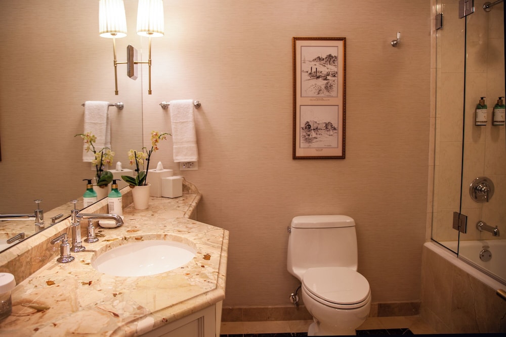 Deluxe, Queen Bed, Town View, City View، Delamar Greenwich Harbor 5/6