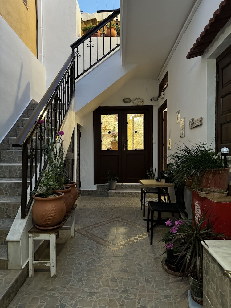Eleni Rooms 22/40