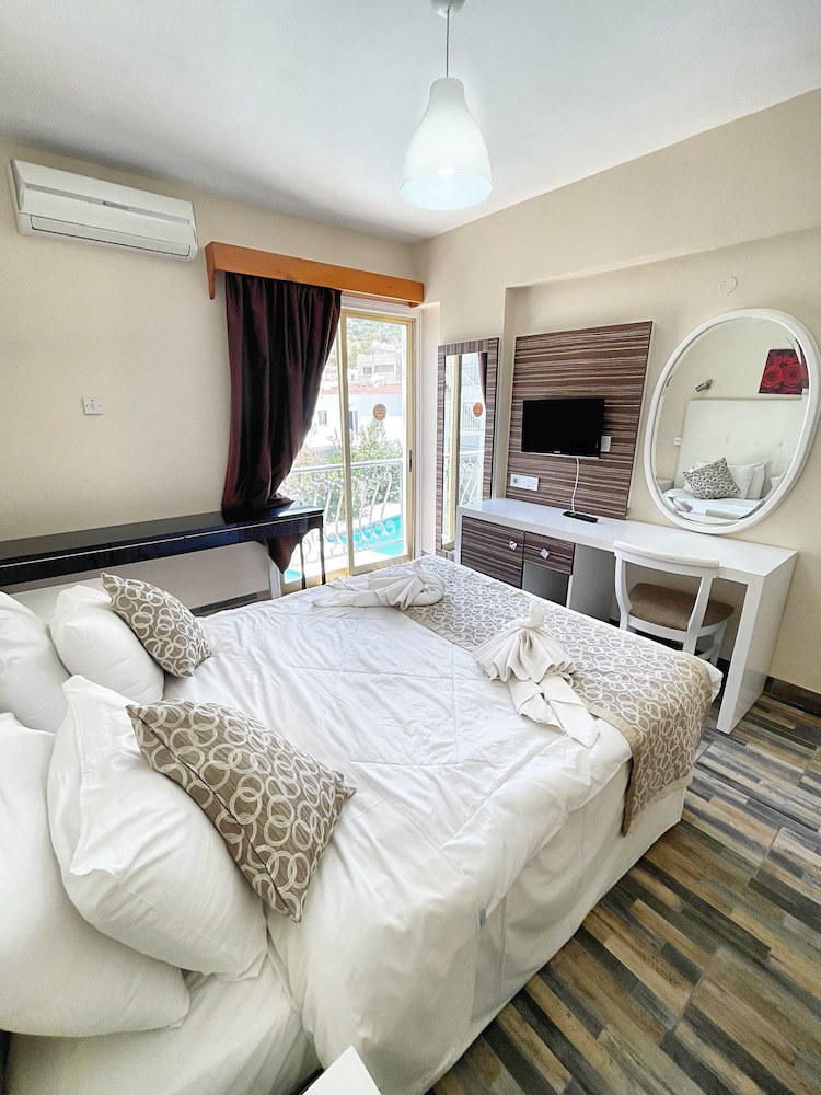 Antonis G Hotel Apartments 10/50
