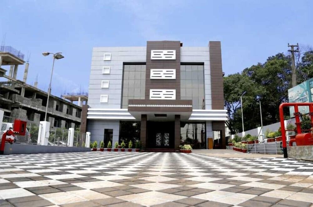 RYDGES INN KOTTAKAL 1/28