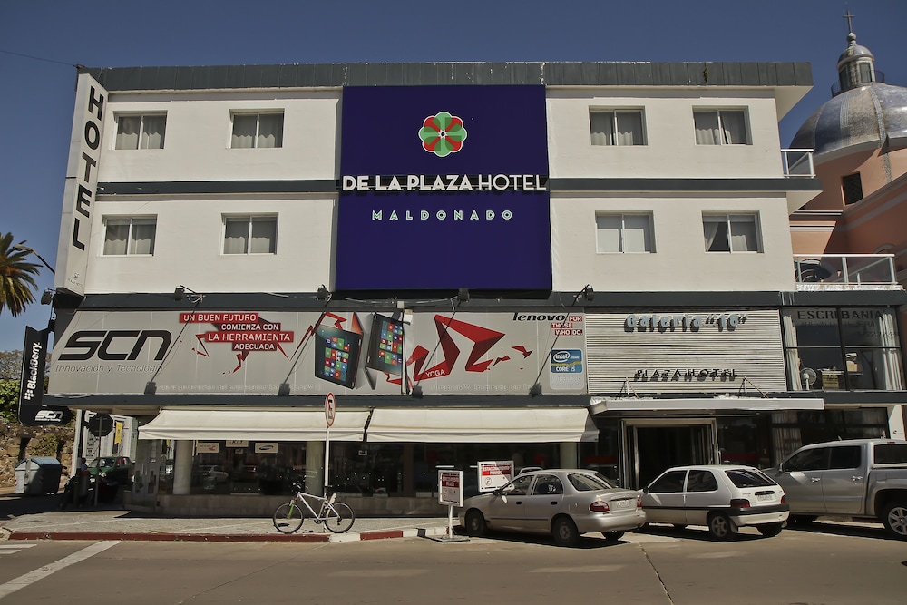 De La Plaza Hotel 2/54