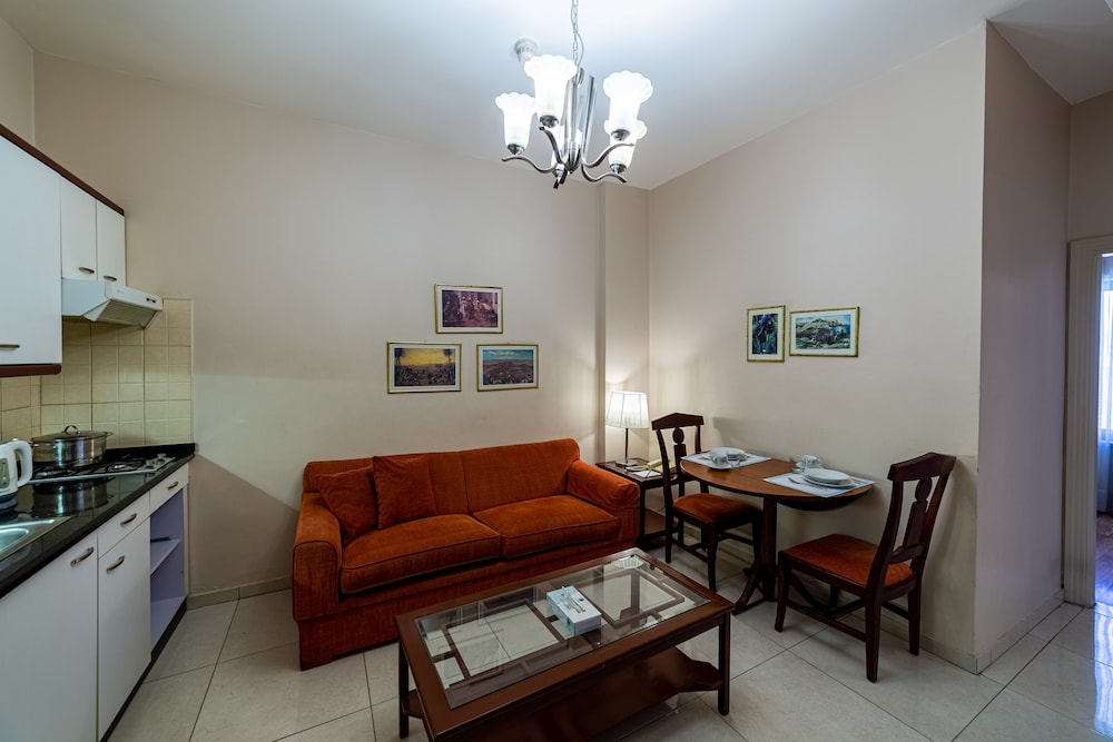 Comfort Hotel Suites 30/48