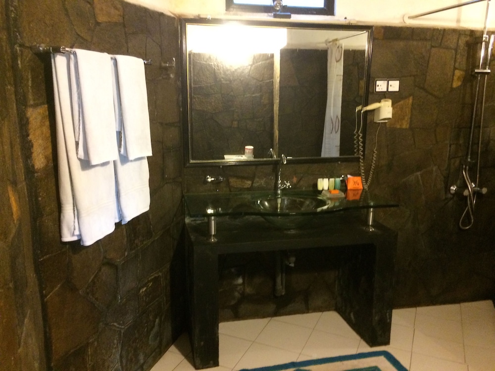 Flower Garden Hotel 44/47