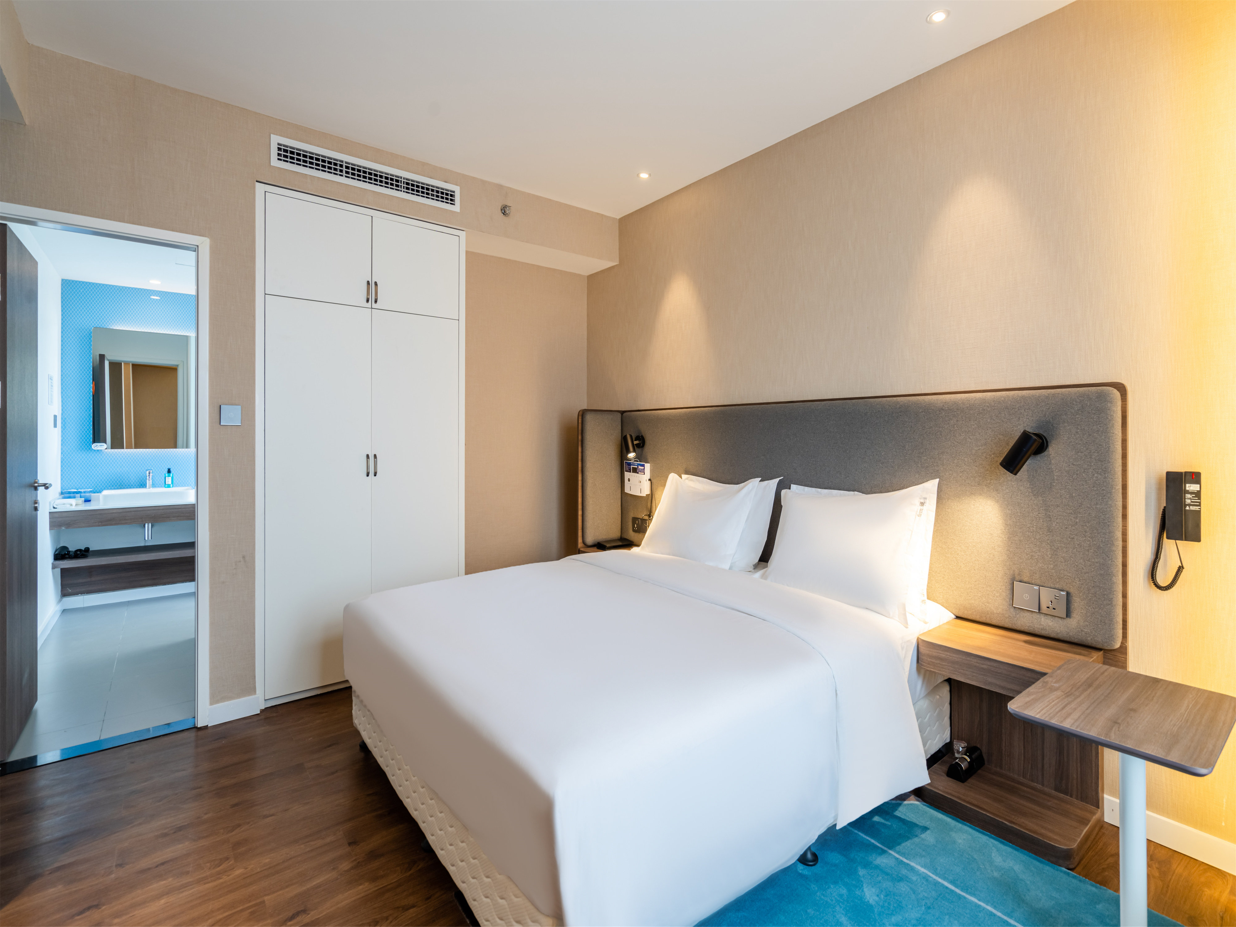 Holiday Inn Express Litang 41/78