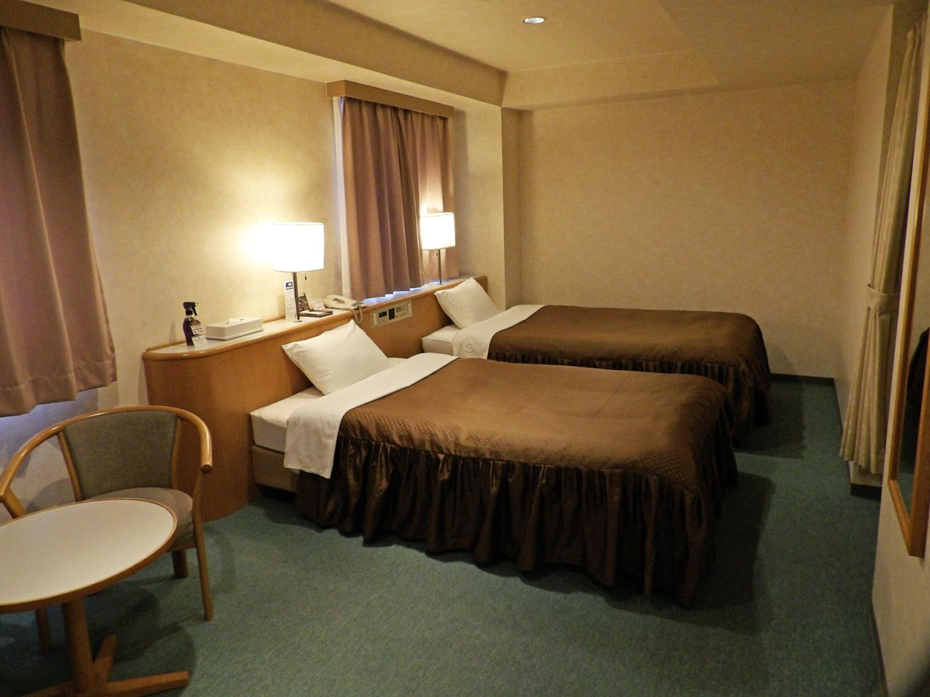 ROOM, TWIN BEDS, SMOKING