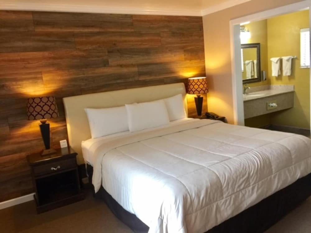 Inn By the Bay Monterey 18/56