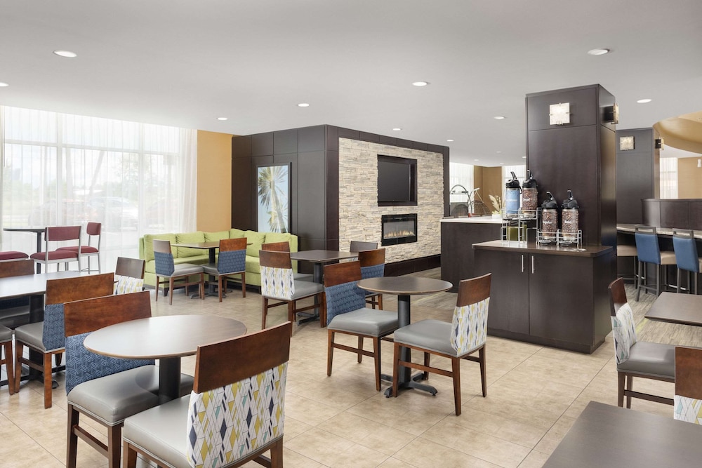 Comfort Suites Lake City 33/50