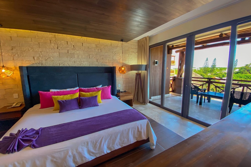 JUNIOR SUITE, KING BED