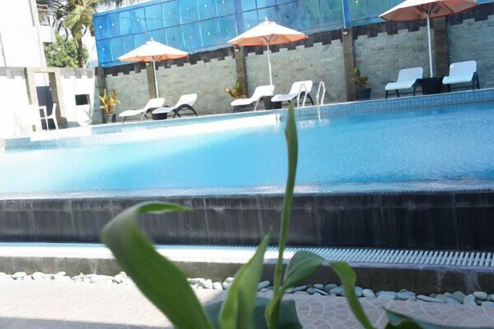 Sylvia Hotel Maumere 52/57