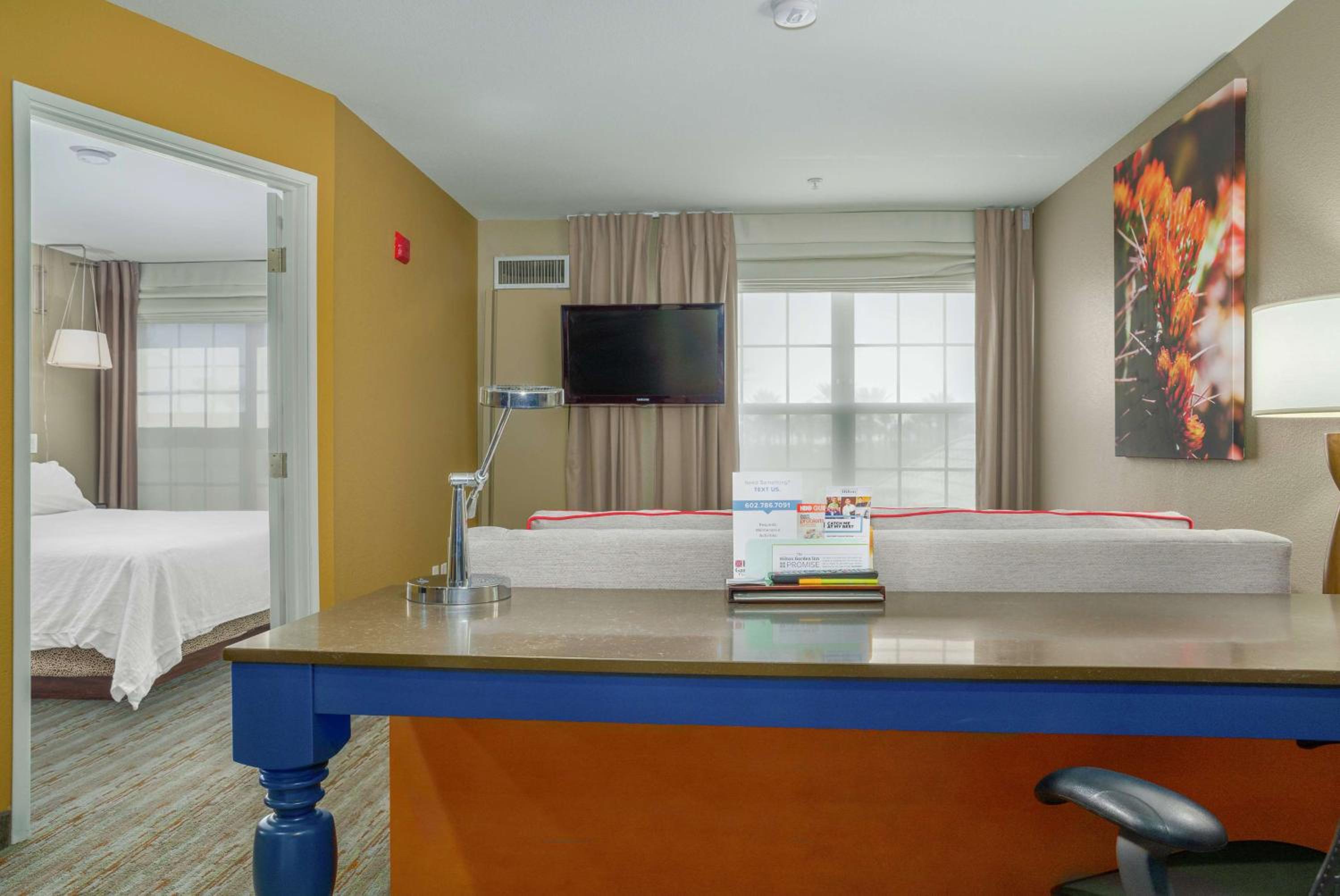 1 BEDROOM, SUITE, KING BED, SOFA