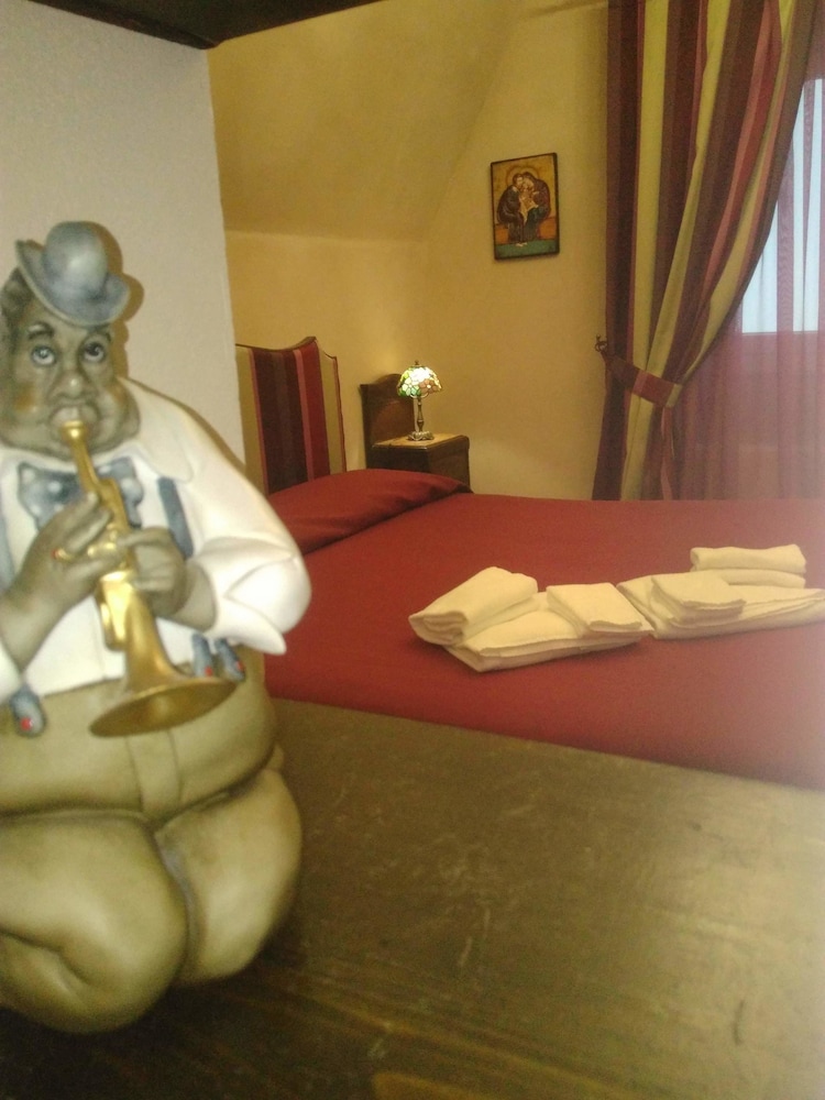 HOTEL VILLA DORATA, ETNA 28/44