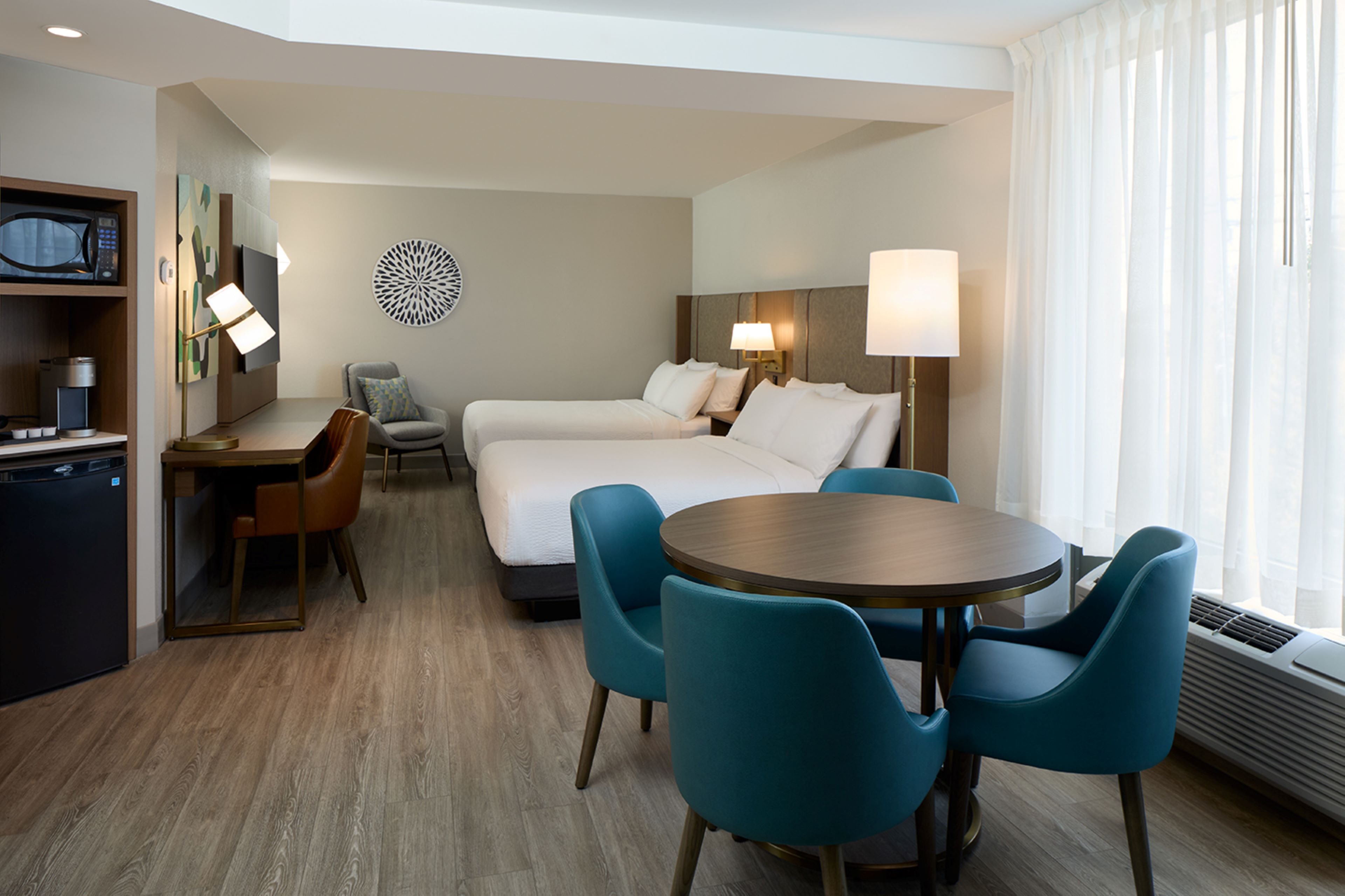 Holiday Inn and Suites Montreal Airport 45/67