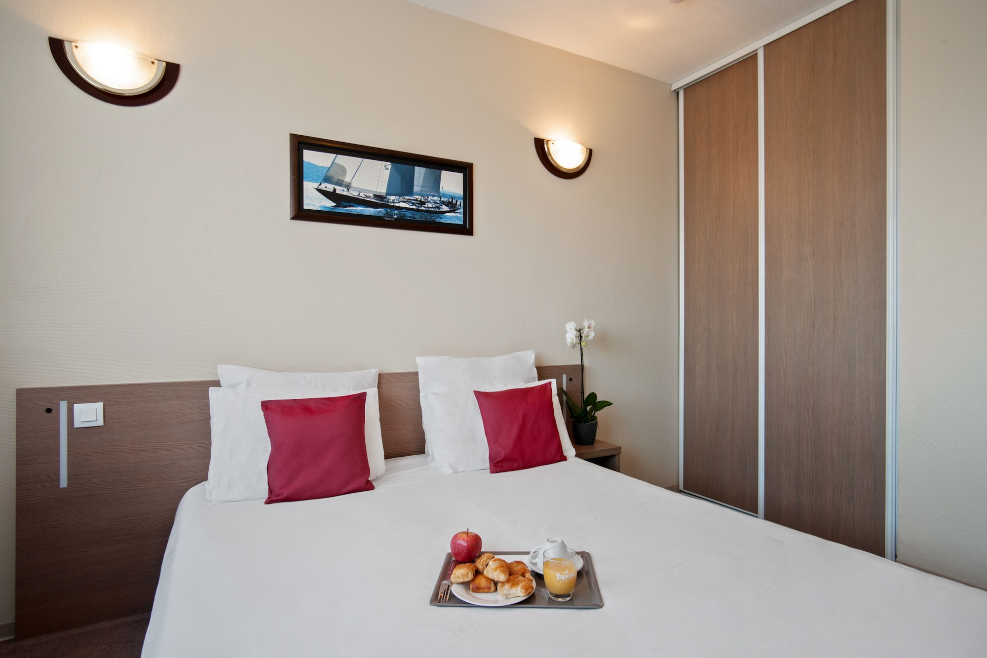 STUDIO, DOUBLE BED