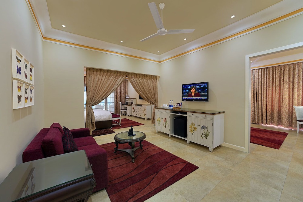 MAYFAIR Palm Beach Resort 38/74