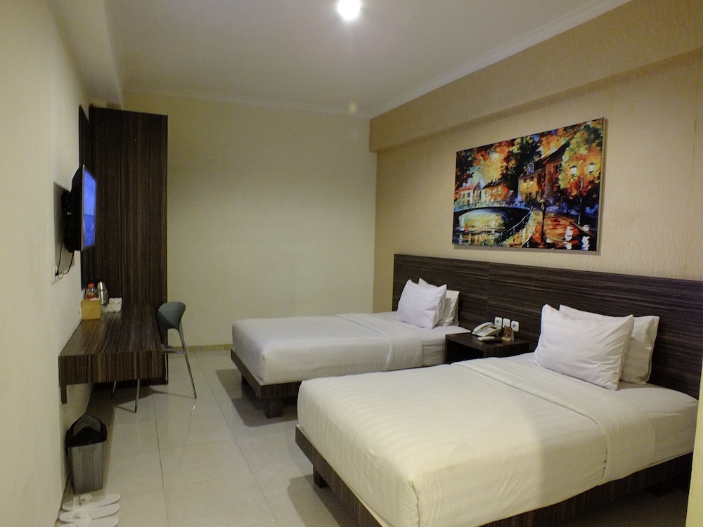 Standard, Twin Beds, Stair Access Only