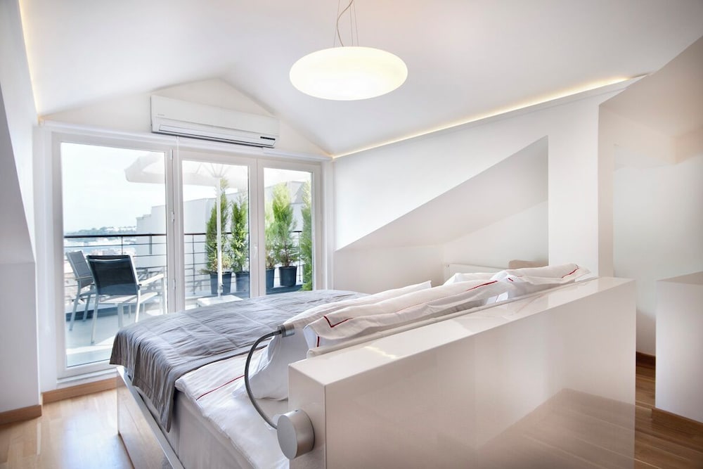 NURU ZIYA SUITES 33/82