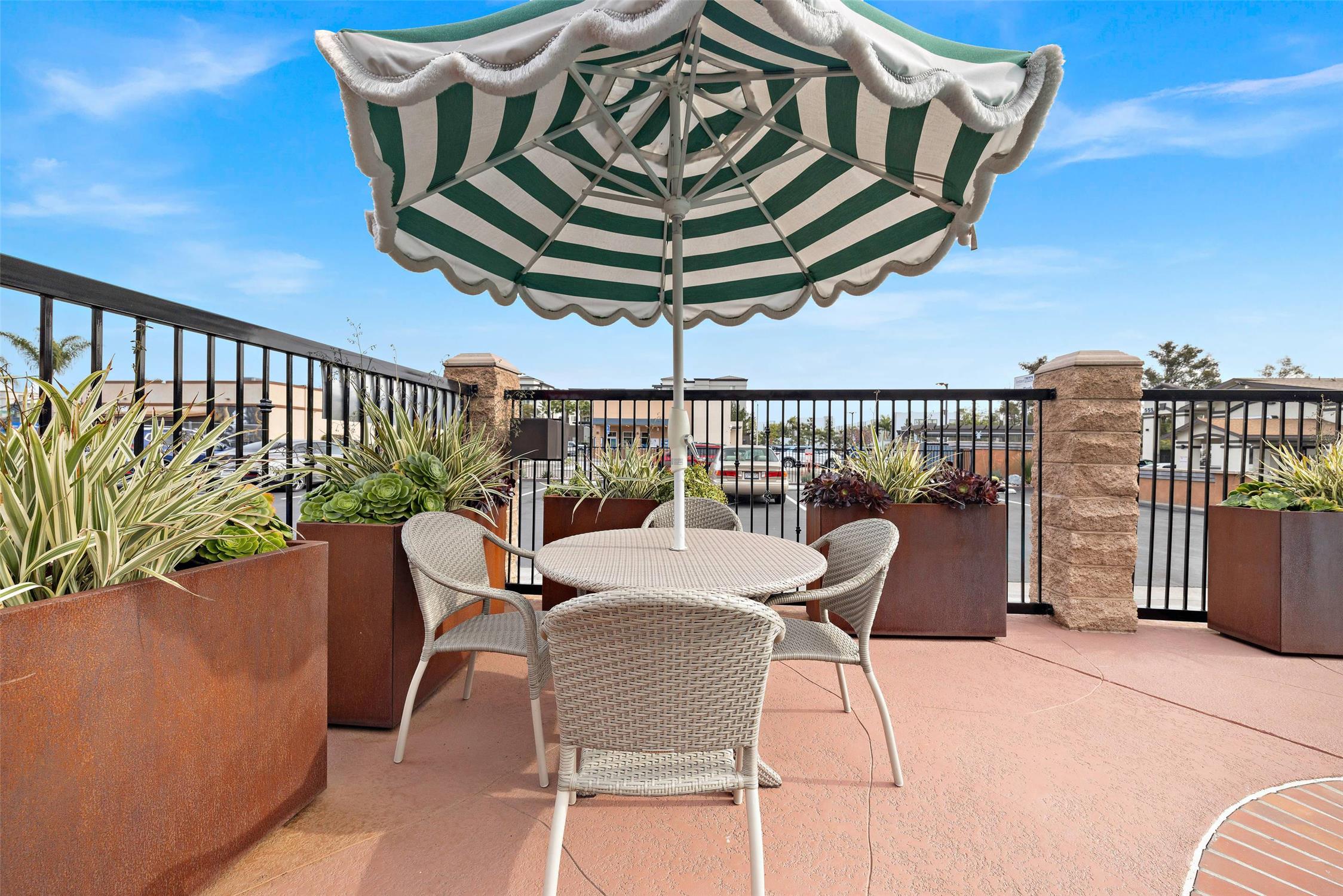 Econo Lodge Inn & Suites Escondido Downtown 41/48