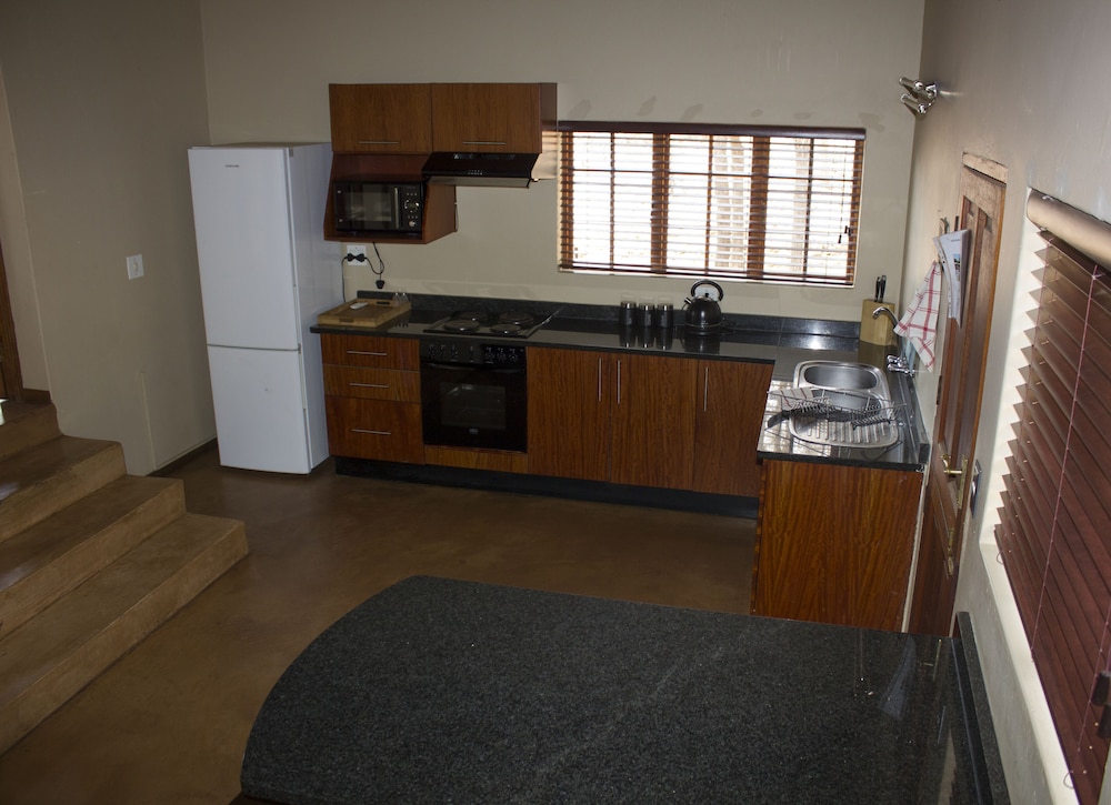 Thabaledi Game Lodge 6/50