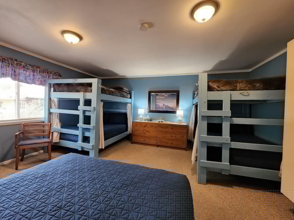 Inn the Clouds Hostel & Inn 27/75