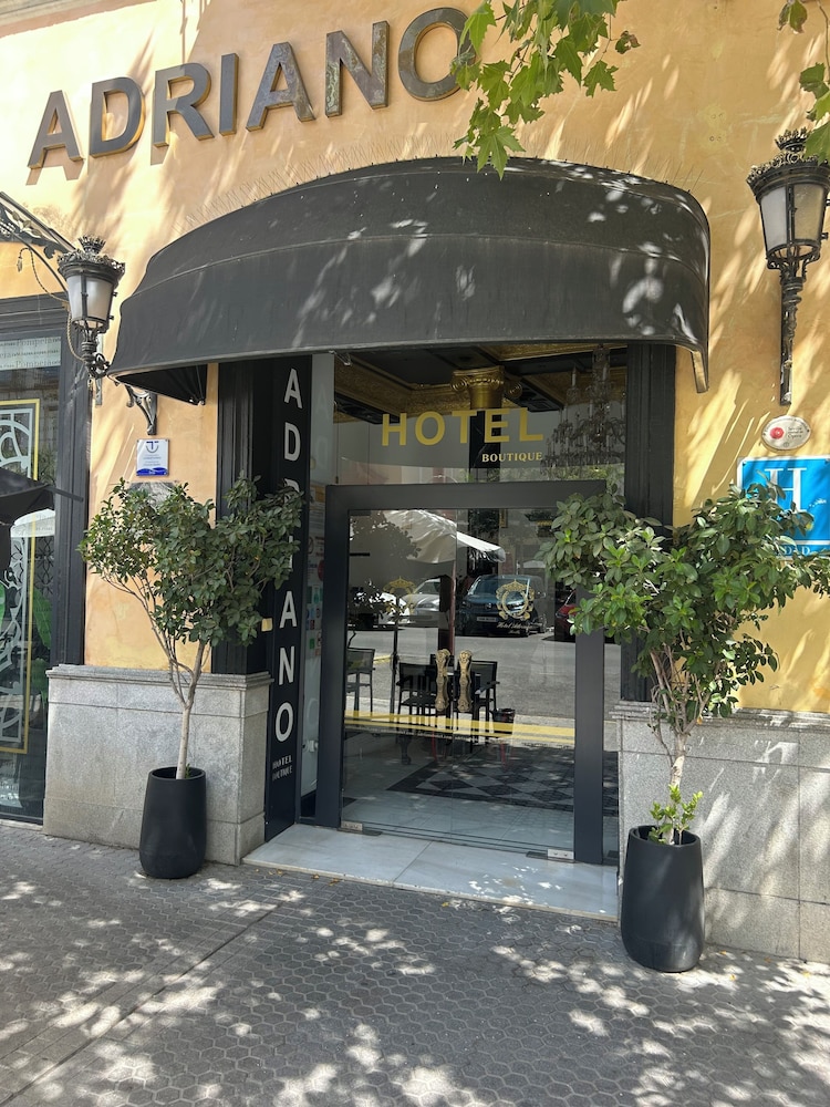 ADRIANO HOTEL 2/77