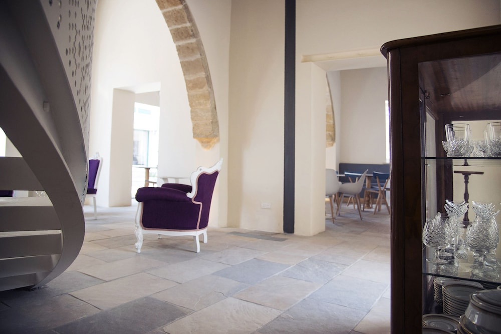 Lokal Hotel 10/64
